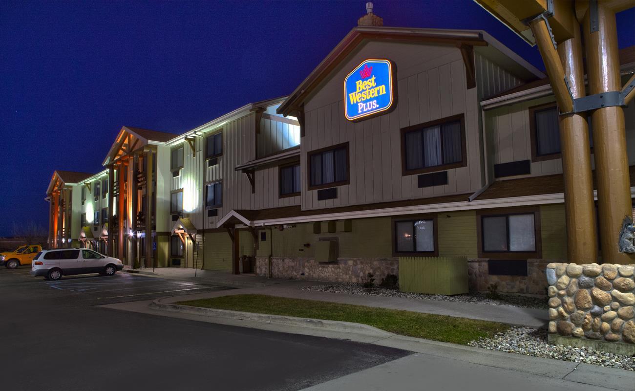 White Pine Inn & Suites Holland Exterior photo